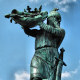 Hagen versenkt den Schatz der Nibelungen. Klicken Sie