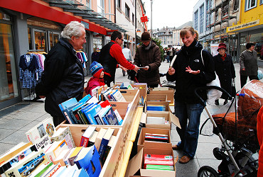 Bcherflohmarkt der Stadtbibliothek Bruchsal. Klicken Sie!