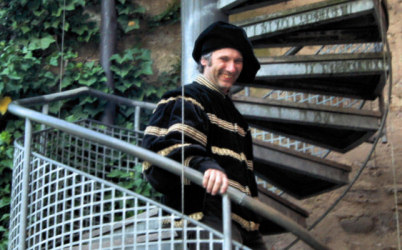 Thomas Adam, Leiter des Kulturbereichs der Stadt Bruchsal. Er war verantwortlich fr das erfolgreiche Mittelalterfest "Bergfried Spectaculum Bruchsal". Das Foto zeigt ihn beim  Herabsteigen vom Bergfried.