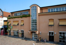 Stadtbibliothek, Volkshochschule und Tourist Information unter einem Dach | Brgerzentrum Bruchsal